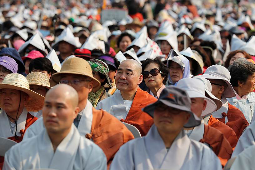 Буддийские монахи молятся в Сеуле за успешную встречу лидеров КНДР и Южной Кореи