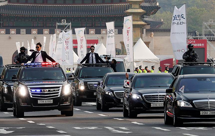 По словам пресс-секретаря президента Южной Кореи, предложение Ким Чен Ына для Мун Джэ Ина прозвучало «внезапно» и было «спонтанным»&lt;br>На фото: кортеж президента Южной Кореи выезжает из Сеула