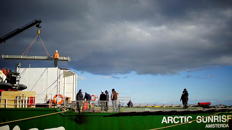 Как международные НКО поддержали журналистов с судна Arctic Sunrise