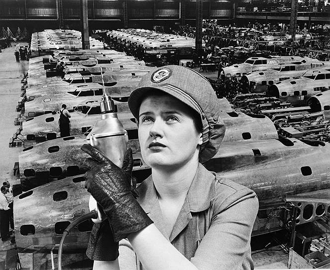 В годы Второй мировой работники и работницы авиационной промышленности США успешно боролись за повышение оплаты труда