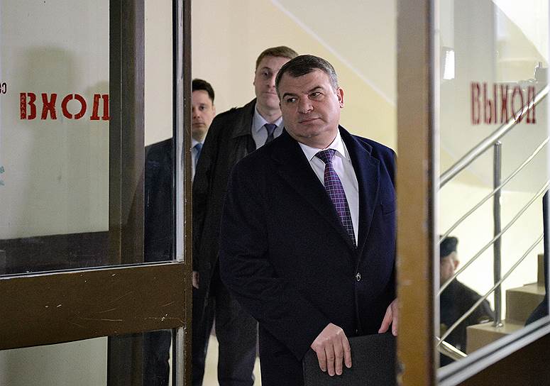6 ноября 2012 года на фоне расследования дела «Оборонсервиса» ушел в отставку министр обороны Анатолий Сердюков