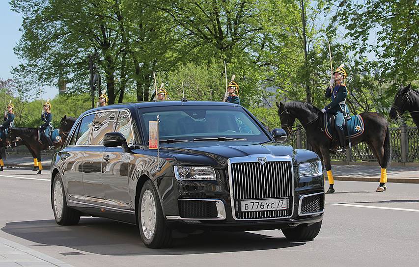 Президент РФ Владимир Путин 7 мая 2018 года впервые появился на машине госпроекта «Кортеж», разрабатываемой с 2012 года. Общие инвестиции в проект оценивались в 22–24 млрд руб. Были разработаны четыре типа автомобилей: лимузин, седан, внедорожник и минивэн. Предназначается как для государственных служащих, так и для коммерческой продажи