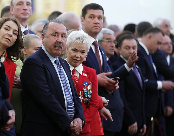 Депутат Госдумы и бывший футбольный тренер Валерий Газзаев, депутат Рима Баталова (справа) 
