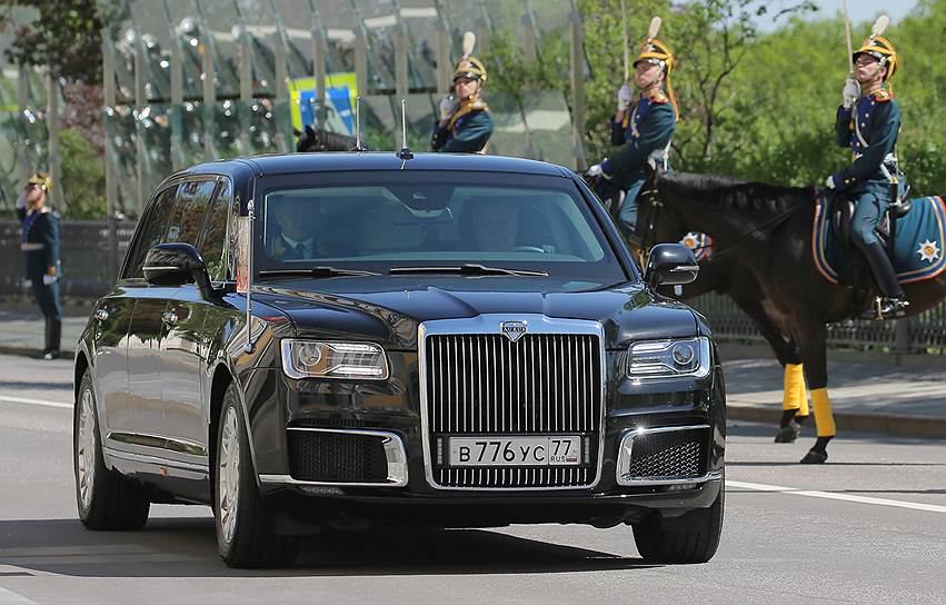 Владимир Путин прибыл на инаугурацию в Большой Кремлевский дворец на новом автомобиле проекта «Кортеж» с номером В776УС77