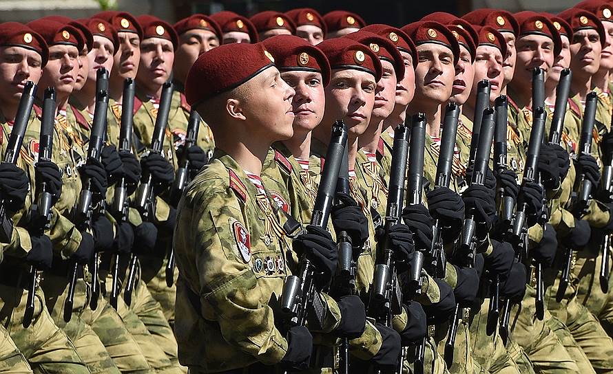 Парадный расчет войск национальной гвардии РФ