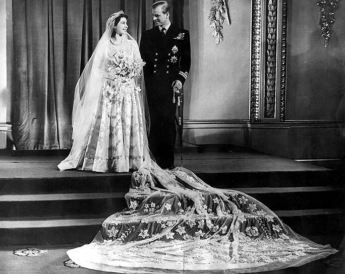 Накануне свадьбы Елизавета II чуть не оказалась без тиары, которую едва успели починить до начала церемонии