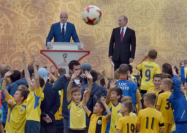 9 сентября 2017 года открытие реконструированного спорткомплекса «Лужники» посетили Владимир Путин и президент ФИФА Джанни Инфантино (слева). Реконструкция стадиона длилась с 2013 года и обошлась в 24 млрд руб.