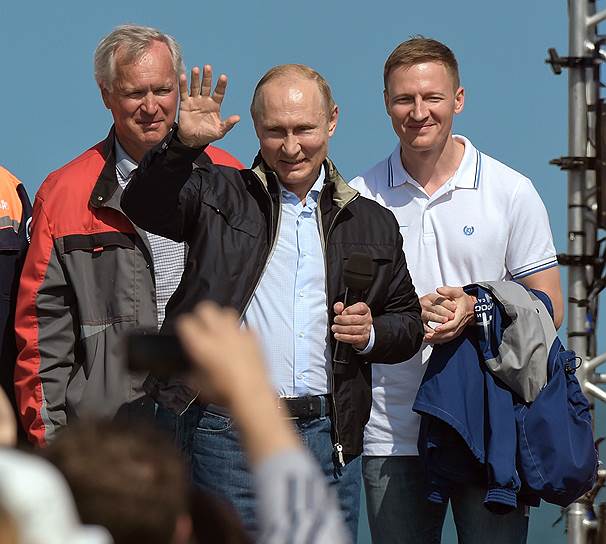 15 мая. Владимир Путин &lt;a href=&quot;/doc/3629165&quot;>провел церемонию открытия&lt;/a> Крымского моста. На следующий день он был открыт для движения автомобилей