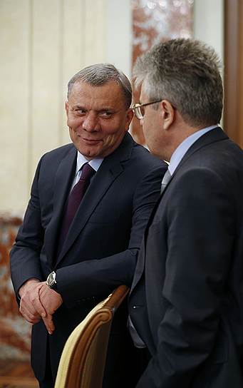 Вице-премьер Юрий Борисов (слева) и президент Российской академии наук Александр Сергеев
