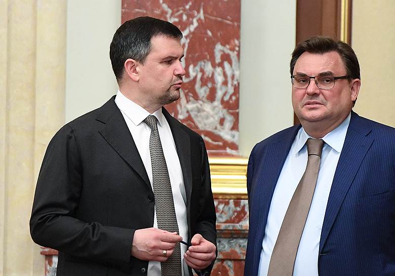Вице-премьер Максим Акимов (слева) и заместитель председателя правительства – руководитель аппарата Константин Чуйченко 