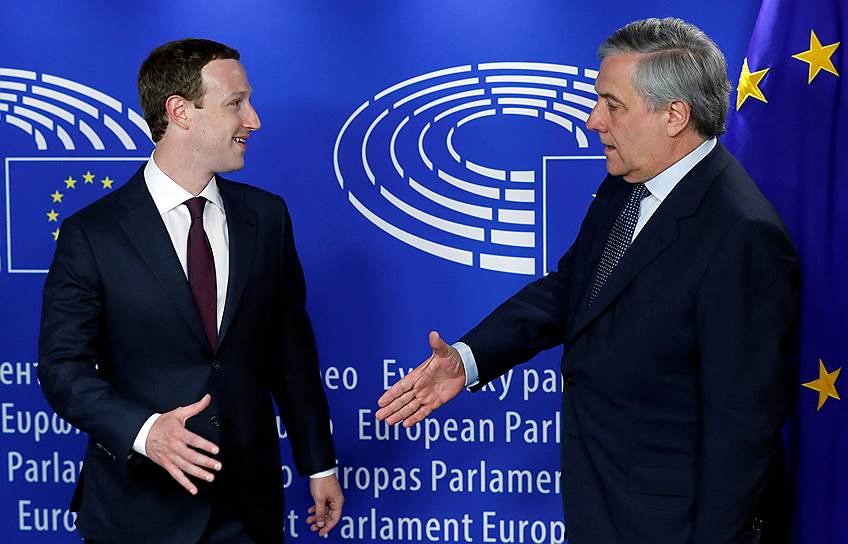 Глава Facebook Марк Цукерберг (слева) и глава Европарламента Антонио Таяни