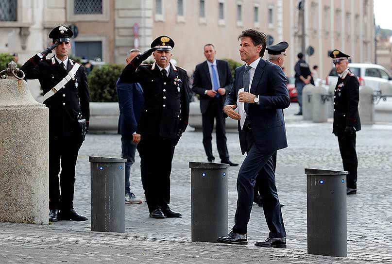 Президент Италии Серджо Маттарелла (в центре)