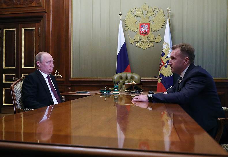 Президент России Владимир Путин (слева) и бывший первый вице-премьер Игорь Шувалов