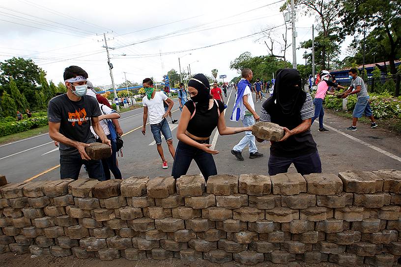 Демонстранты заблокировали Панамериканское шоссе, объединяющее национальные сети дорог американских стран в единую сеть