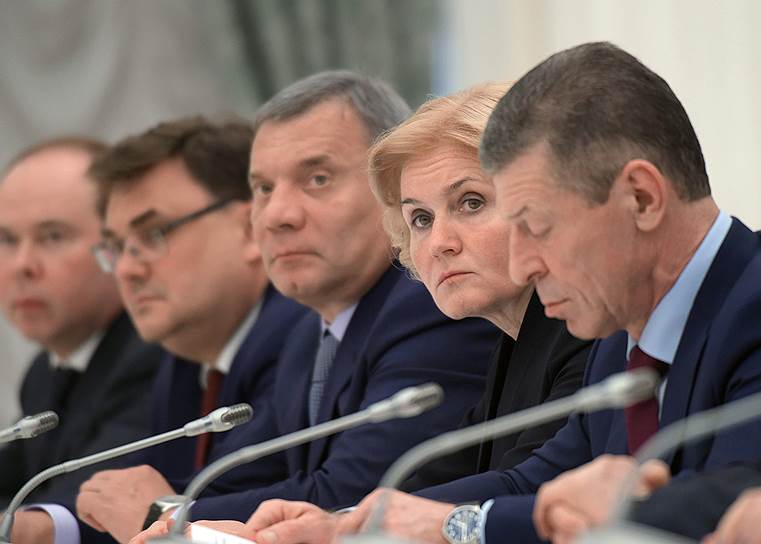 Справа налево: вице-премьеры Дмитрий Козак, Ольга Голодец и Юрий Борисов