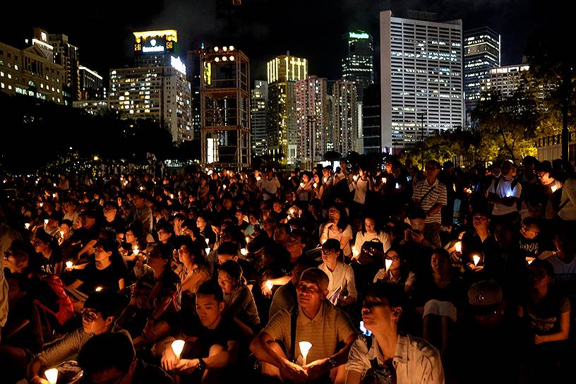 Гонконг, Китай. Акция в честь годовщины разгона демонстрации на площади Тяньаньмэнь в 1989 году, когда погибли сотни человек