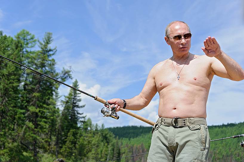 20 июля 2013 года Владимир Путин в сопровождении министра обороны Сергея Шойгу отправился на озеро Ак-Аттыг-Холь в Туве. Там они порыбачили 
