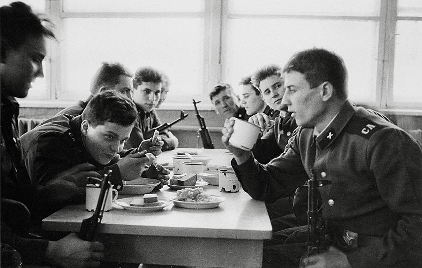 У тех, кто служил в советской армии, остались самые противоречивые воспоминания об армейской кухне