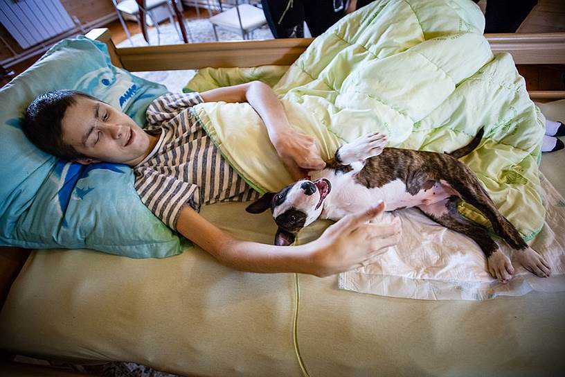Пока в России не выстроена система паллиативной помощи, смертельно больные дети могут рассчитывать только на помощь волонтеров и благотворителей