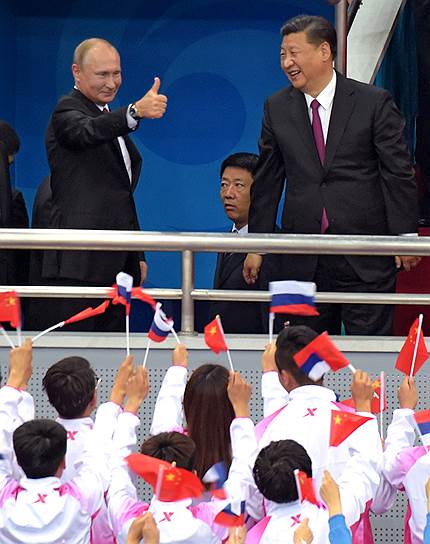 8 июня. В Китае начался трехдневный визит Владимира Путина. В этот день он также стал первым лауреатом новой высшей государственной награды страны — ордена Дружбы КНР