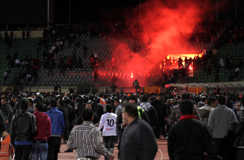 В феврале 2012 года крупная трагедия произошла в египетском Порт-Саиде. Матч между местным клубом «Аль-Масри» и каирским «Аль-Ахли» закончился со счетом 3:1 в пользу «хозяев». На поле выбежали болельщики и стали избивать проигравших футболистов. В завязавшейся драке и давке погибли более 70 человек и не менее тысячи получили ранения. В марте 2013 года египетский суд вынес в отношении 21 обвиняемого смертный приговор, еще несколько десятков человек получили тюремные сроки 