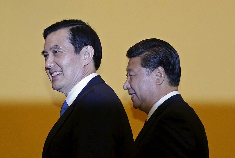 Председатель КНР Си Цзиньпина (слева) и глава администрации Тайваня Ма Инцзю