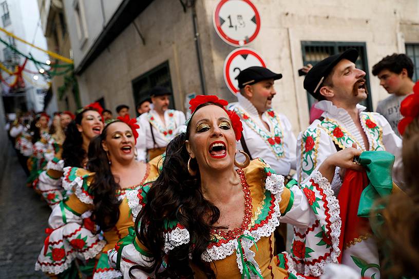 Лиссабон, Португалия. Участники парада святого Антония