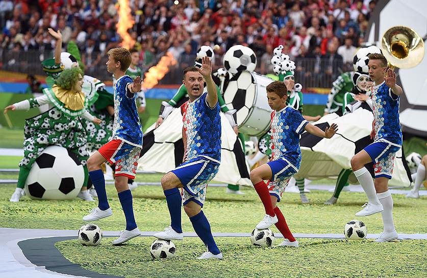 Церемония открытия чемпионата мира по футболу на стадионе «Лужники»