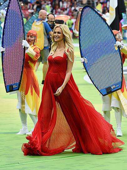 Посол чемпионата, телеведущая Виктория Лопырева на церемонии открытия чемпионата мира