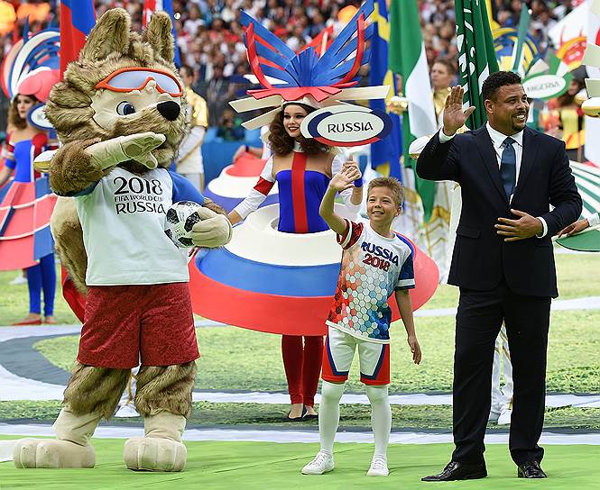 Бывший игрок сборной Бразилии по футболу Роналдо на церемонии открытия чемпионата мира