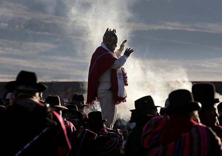 Тиванаку, Боливия. Знахарь на церемонии солнцестояния