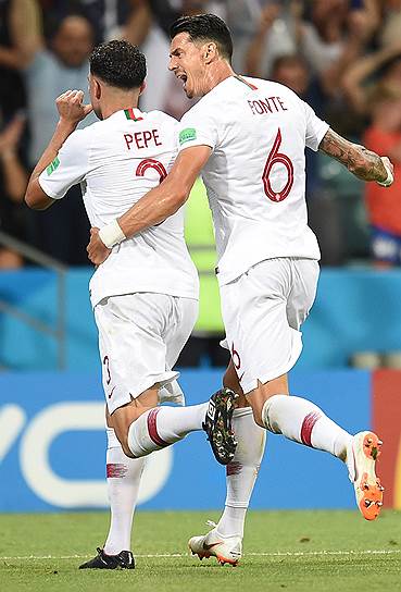 Игроки сборной Португалии Пепе (слева) и Жозе Фонте