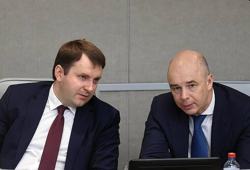 Министр экономического развития России Максим Орешкин (слева) и первый вице-премьер и министр финансов Антон Силуанов