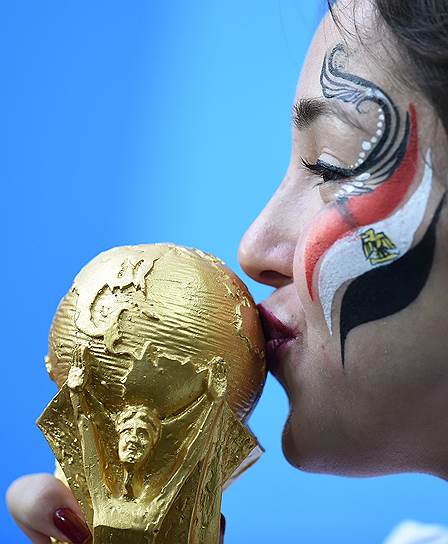 Болельщица сборной Египта на стадионе «Санкт-Петербург» во время матча между сборными России и Египта