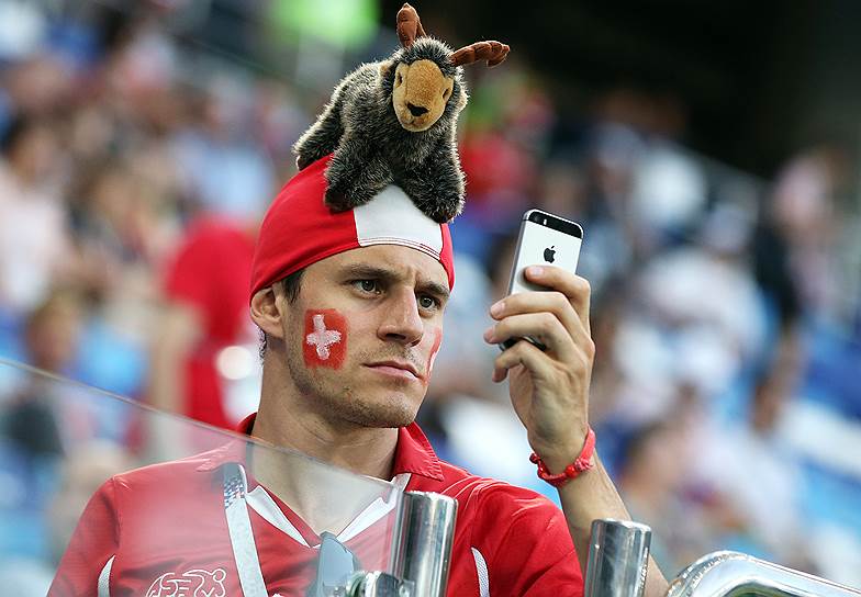 Болельщик из Швейцарии на стадионе «Нижний Новгород» во время матча со сборной Коста-Рики