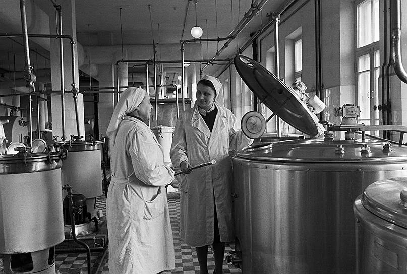 Во избежание тяжелых отравлений мороженым его производство на продажу разрешалось в СССР только на специализированных производствах
