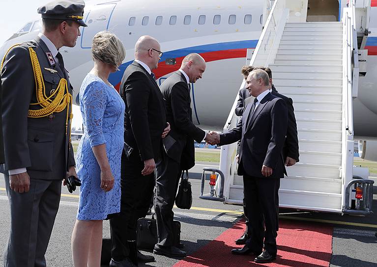 В аэропорту Хельсинки российского лидера встретил глава администрации президента Финляндии 