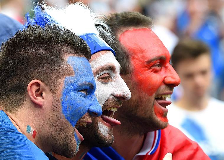 Французские болельщики на стадионе «Лужники» перед матчем против Хорватии