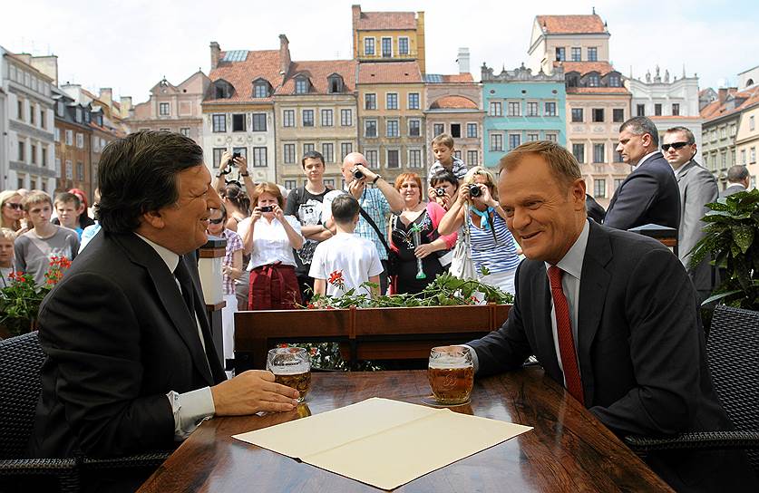 Председатель Еврокомиссии Жозу Мануэл Баррозу (слева) с польским премьер-министром Дональдом Туском в Варшаве, июль 2011 года