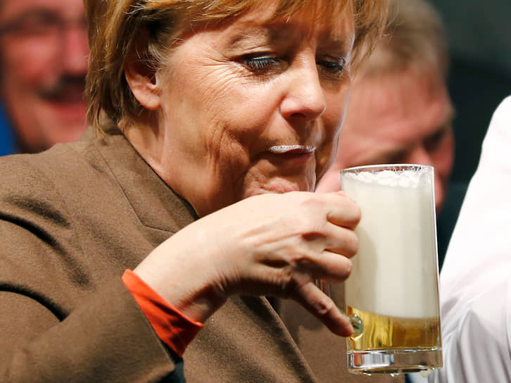 Канцлер ФРГ Ангела Меркель во время митинга, февраль 2016 года