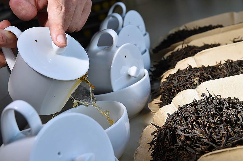 После того как иван-чай стали сушить и ферментировать, по вкусу он стал ближе к обычному черному чаю