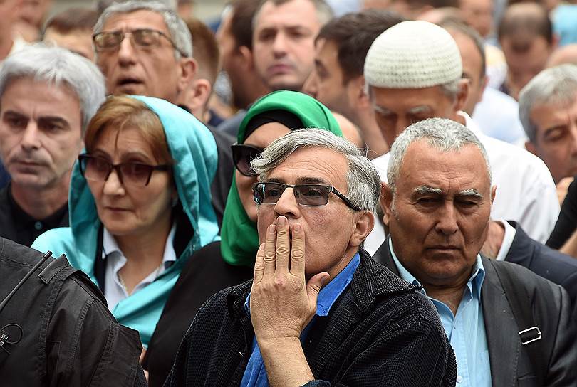 Церемония прощания с журналистом Орханом Джемалем в Соборной мечети