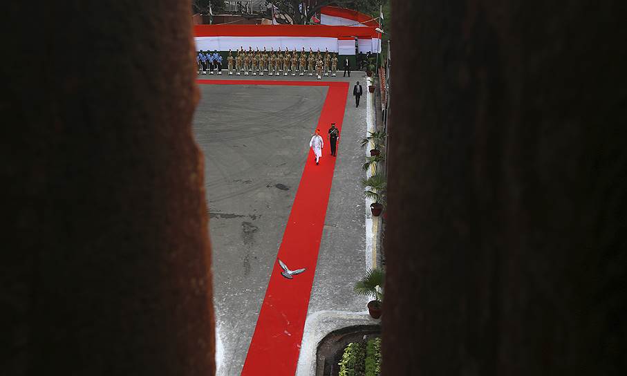 Нью-Дели, Индия. Премьер-министр Индии Нарендра Моди прибывает в исторический комплекс Лал-Кила, чтобы обратиться с речью по случаю Дня независимости страны