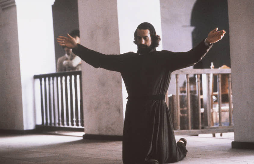 В 1980 году актер снялся в крайне успешной британской драме «Миссия» о об испанских иезуитах, пытавшихся в XVIII веке защитить индейцев-гуарани от порабощения португальцами. Картина завоевала «Золотую пальмовую ветвь» Каннского кинофестиваля (1986), премию «Оскар» (1987), «Золотой глобус» (1987). 