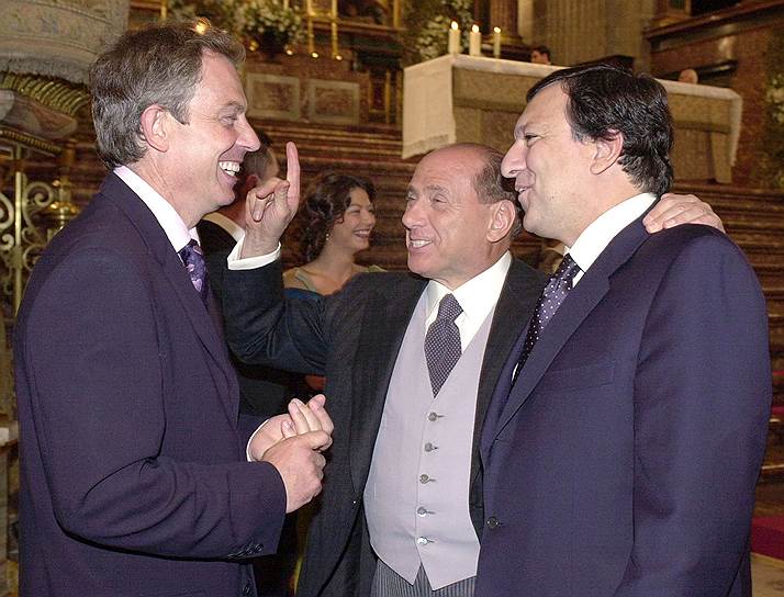 В сентябре 2002 года свадьбу дочери премьер-министра Испании Хосе Марии Аснара посетили лидеры нескольких европейских стран
&lt;br>На фото слева направо: премьер-министр Великобритании Тони Блэр, глава Италии Сильвио Берлускони и премьер-министр Португалии Жозе Мануэл Баррозу
