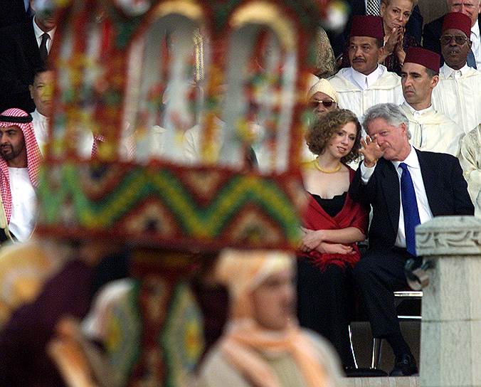 В марте 2002 года король Марокко Мухаммед VI женился на программисте Лалле Сальме. Впервые в истории своей страны он объявил имя своей избранницы, которое прежние правители старались скрывать. На торжественной церемонии присутствовал бывший президент США Билл Клинтон