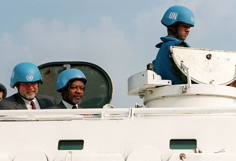 Пост генсека ООН достался Кофи Аннану в тяжелое время для организации, когда ее критиковали за неэффективность и раздутый бюрократический аппарат. Несмотря на озвученные планы по реформе организации, многие идеи Аннана так и не были воплощены. За время десятилетней работы в этой должности одним из худших событий, по словам самого Кофи Аннана, стала война в Ираке, начатая США в обход Совбеза ООН. Ее генсек  воспринял чуть ли не как личную неудачу