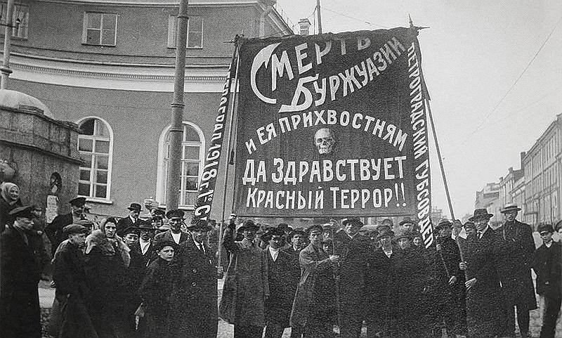 В Петрограде расстрелы «классовых врагов» начались в августе 1918 года, то есть еще до официального объявления красного террора 5 сентября