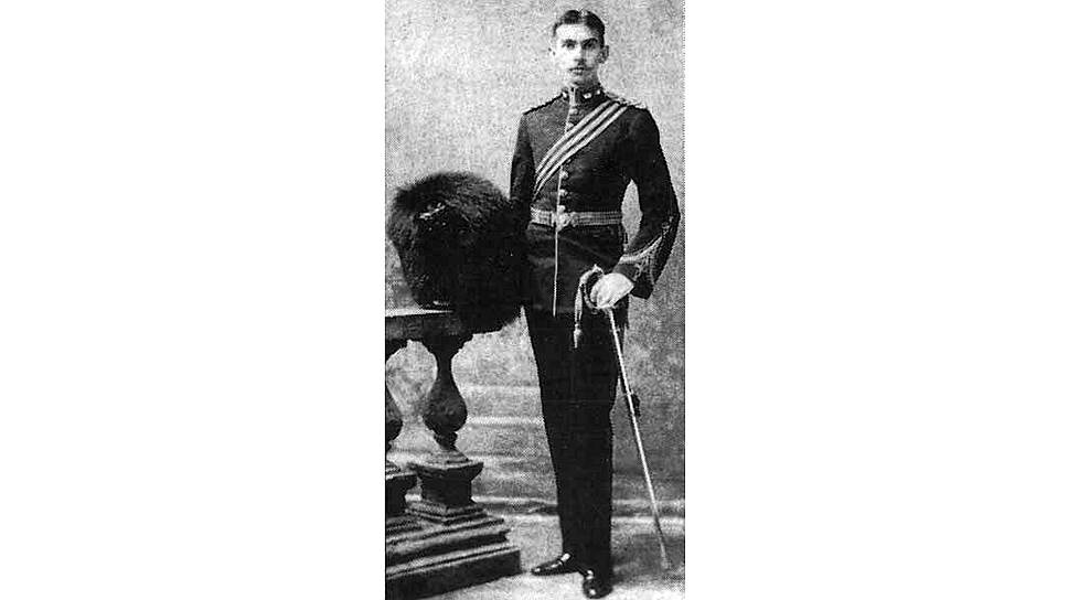 Фрэнсис Шеклтон, помощник сэра Артура Викарса, которого последний подозревал в краже регалий