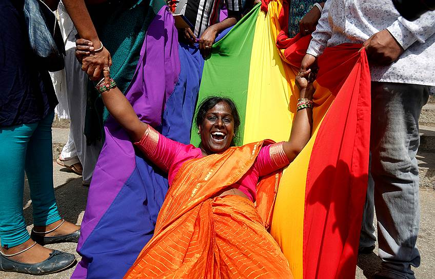 Бангалор, Индия. Активисты ЛГБТ-движения радуются решению Верховного суда об отмене уголовного наказания за гомосексуальные отношения 
